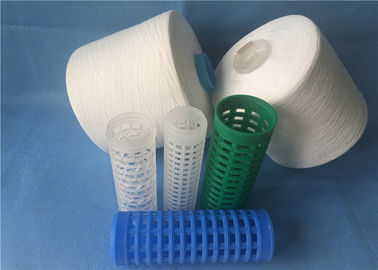Bereiten Sie gesponnenes Polyester-Garn 20/2 des Jungfrau-rohe Weiß-100 mit gefärbtem Plastikkegel auf
